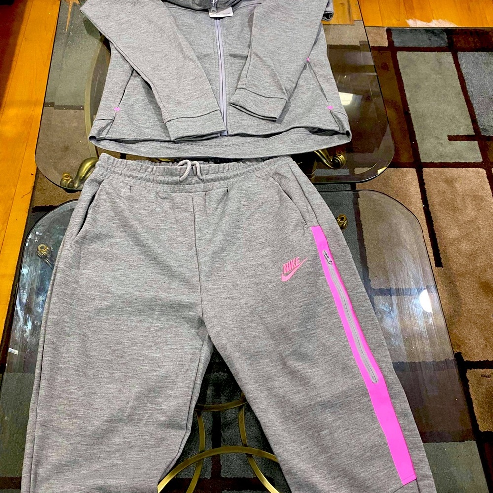Nike women’s 2piece set